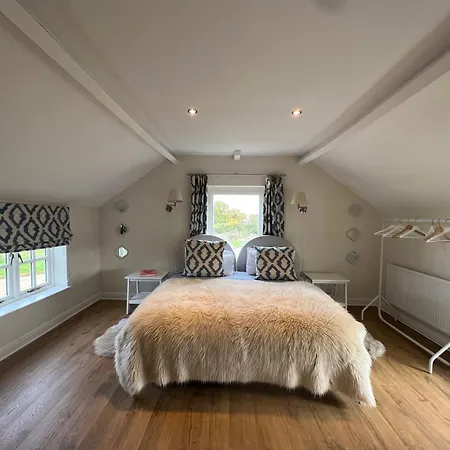Luxury Homely Open-Plan Barn With Log Burner & Games Room Wrexham Buitenkant foto