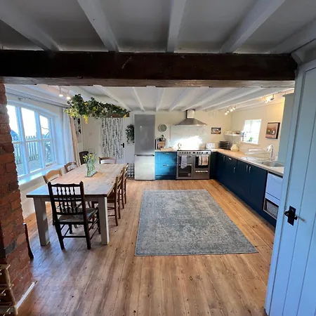 Luxury Homely Open-Plan Barn With Log Burner & Games Room Wrexham Buitenkant foto
