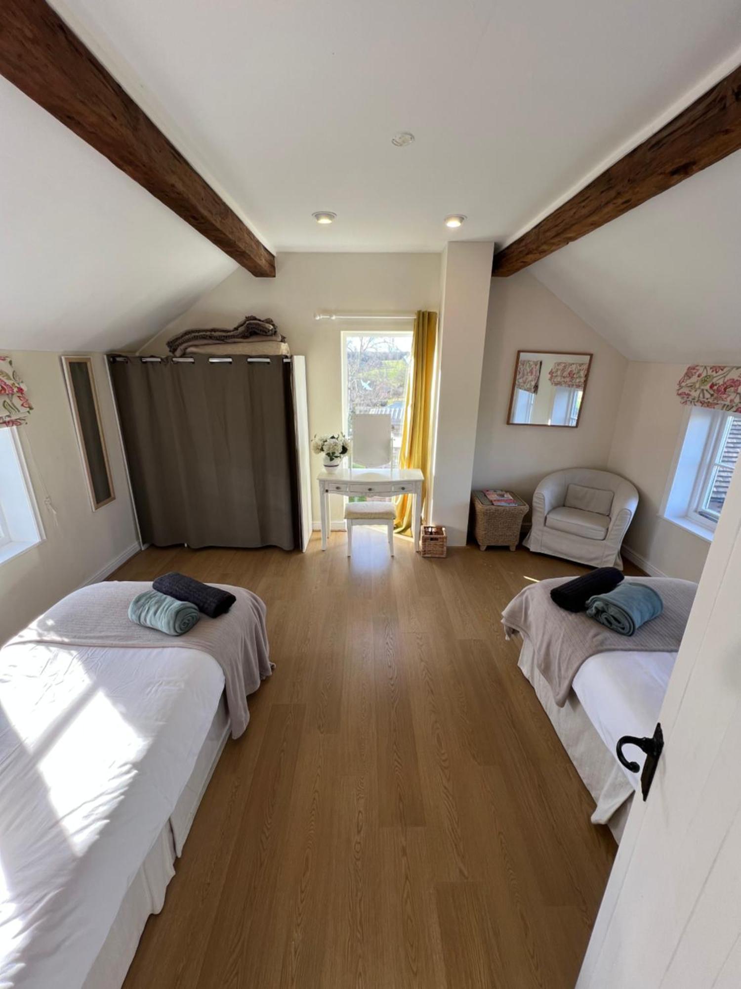 Luxury Homely Open-plan Barn With Log Burner & Games Holiday home