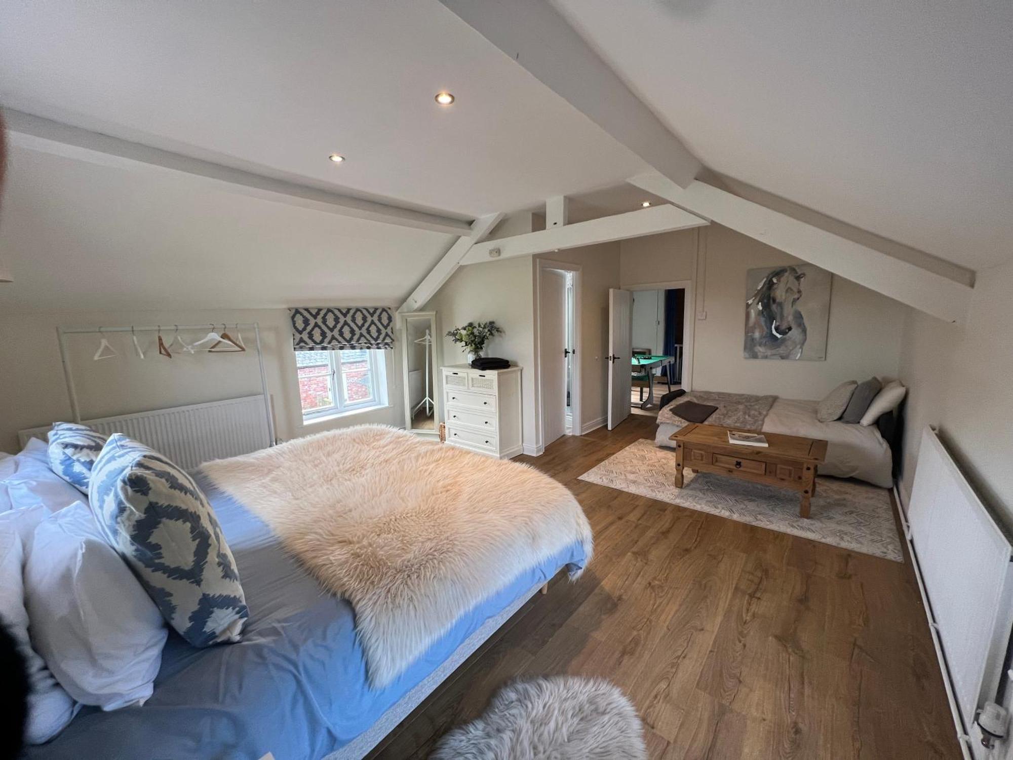 Luxury Homely Open-plan Barn With Log Burner & Games Holiday home