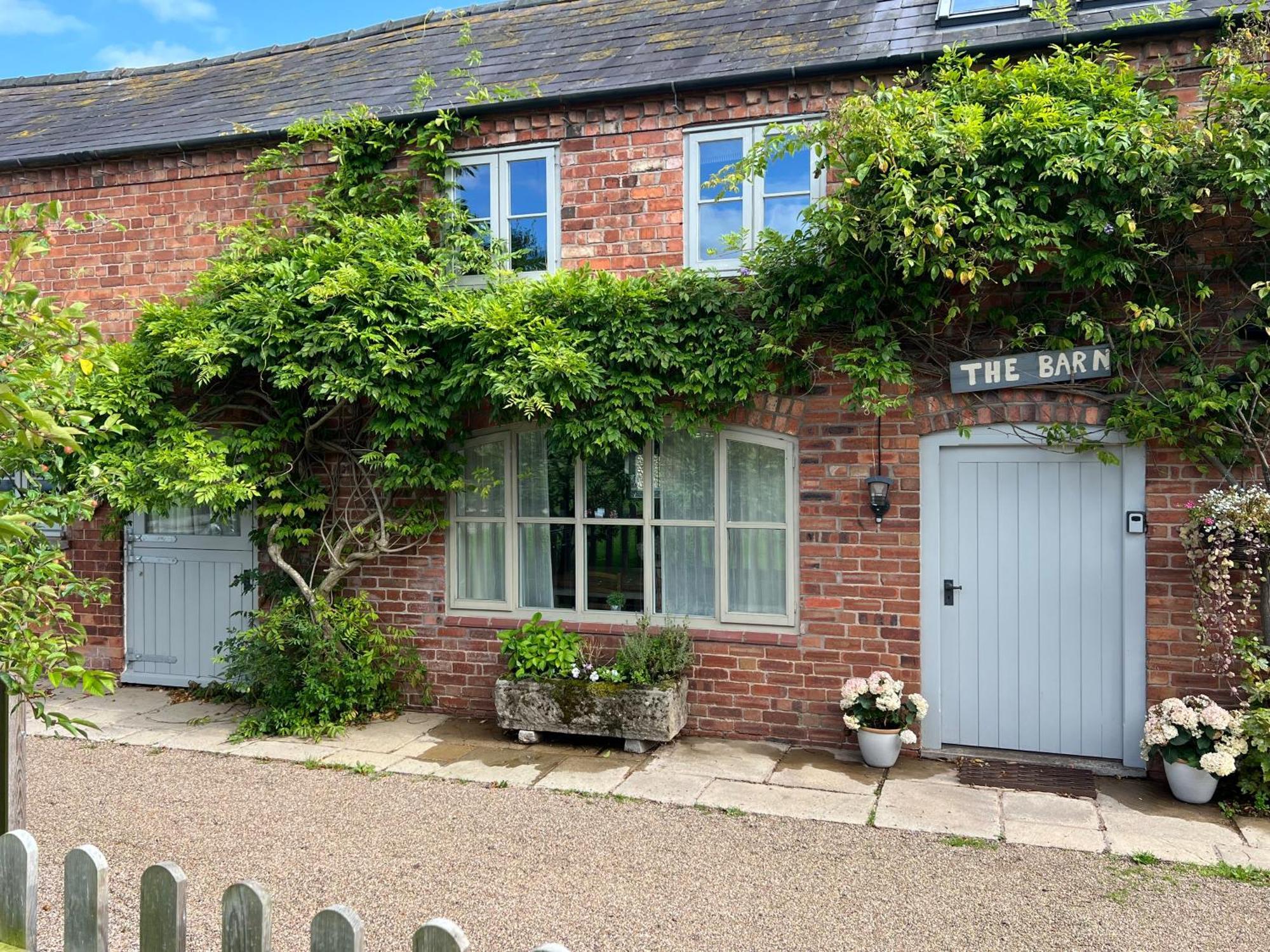 Luxury Homely Open-plan Barn With Log Burner & Games Holiday home *